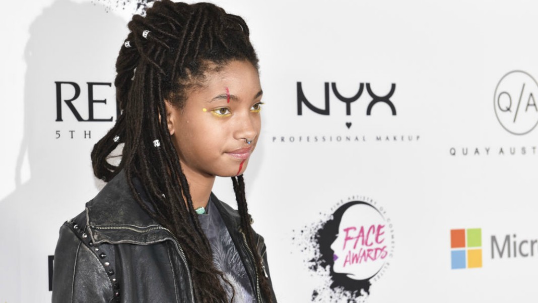 Willow Smith archery