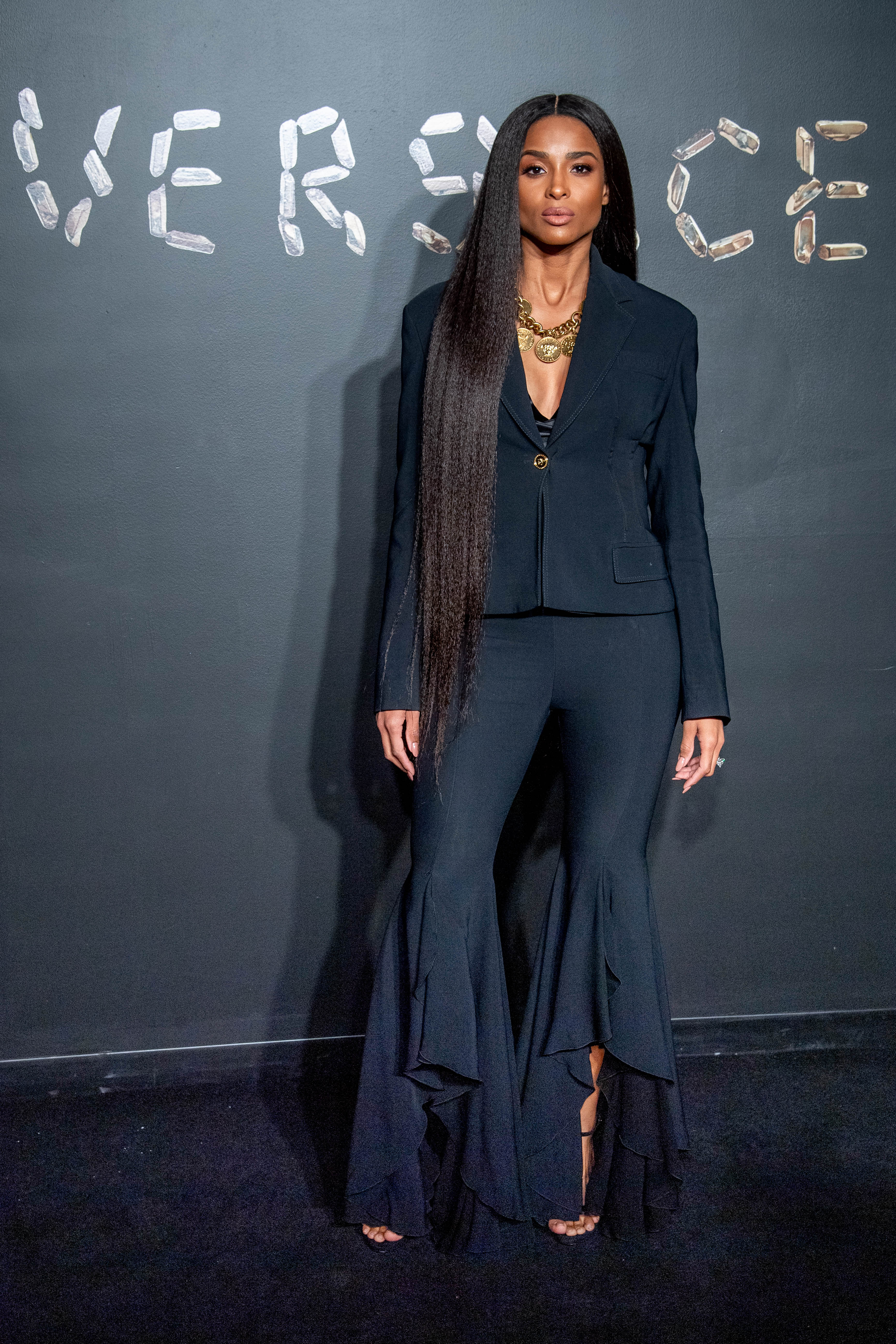 Versace Fall 2019 - Arrivals
