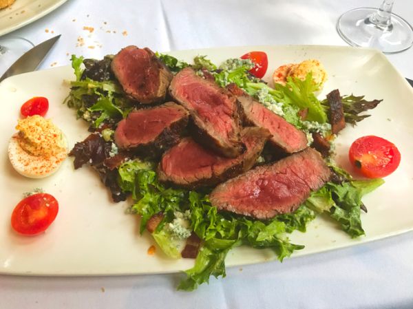Steak Salad with lettuce