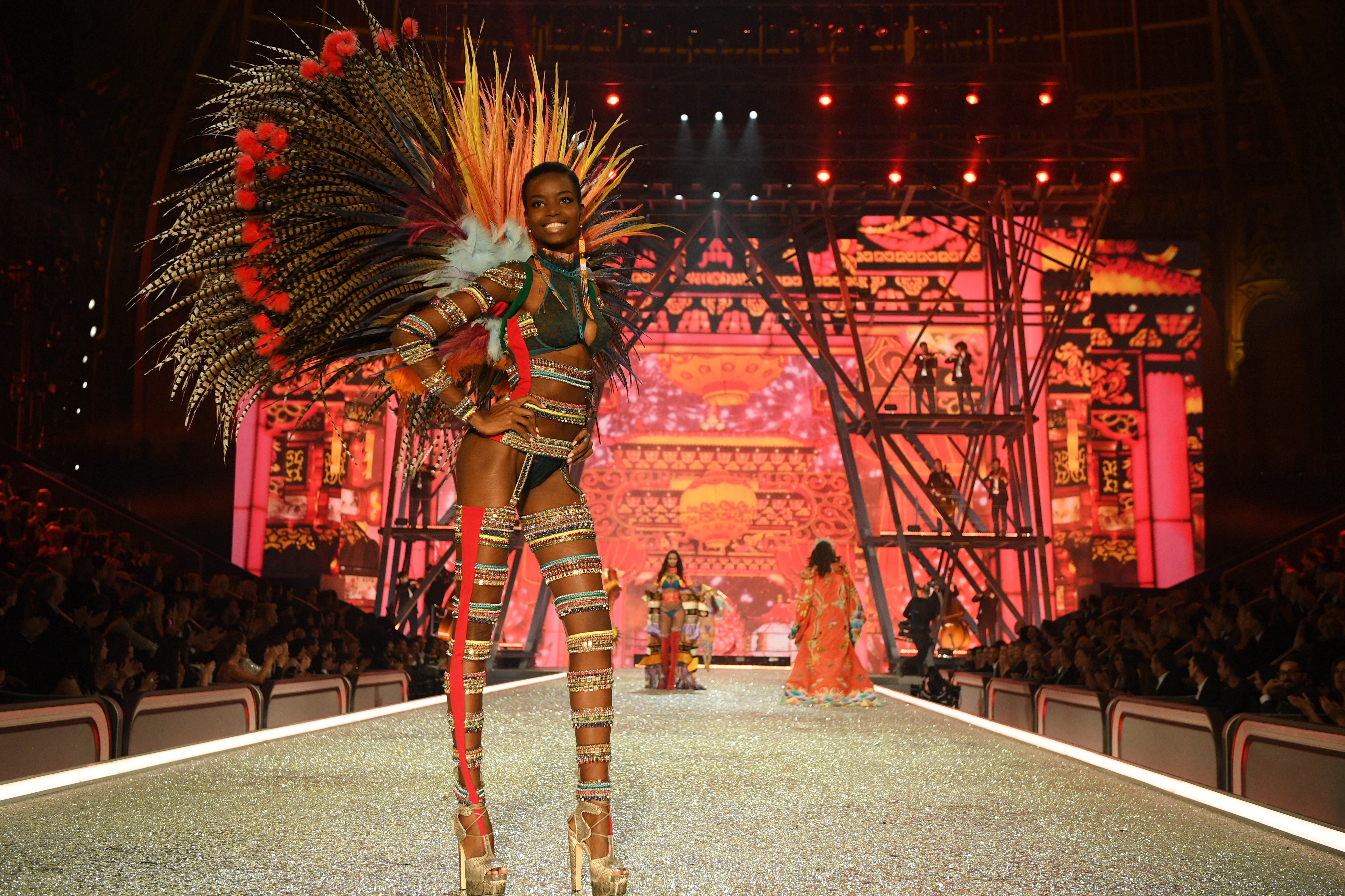 2016 Victoria's Secret Fashion Show in Paris - Show