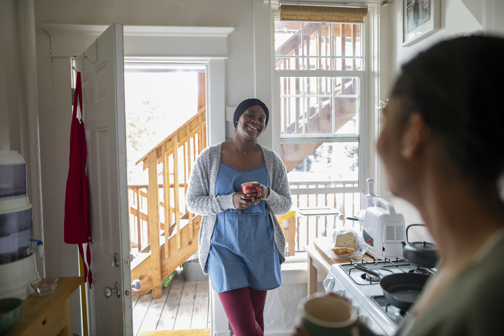 living with a friend pros and cons