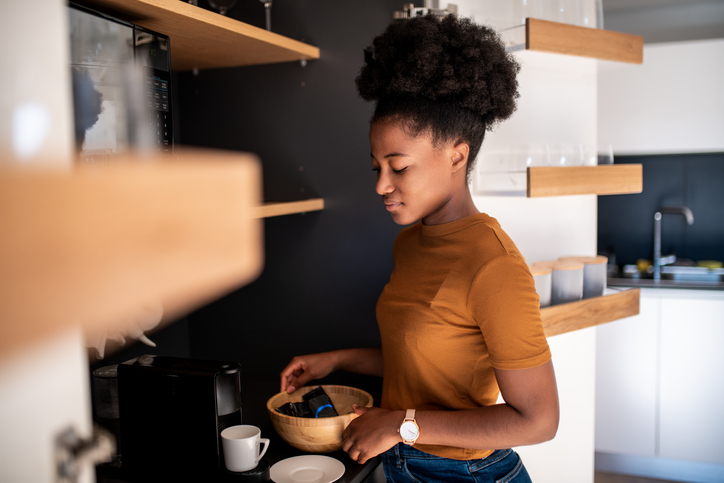regret moving in, downside of living with boyfriend
