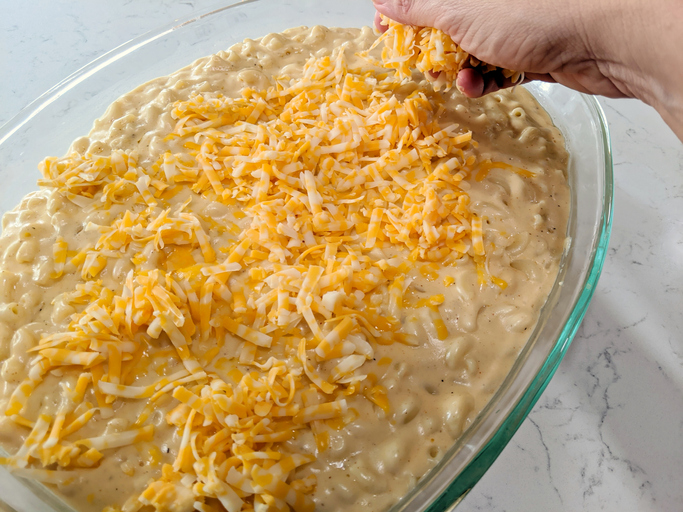 Thanksgiving, video, raisins, white, mac and cheese, Black, TikToker, TikTok, Chef Texy