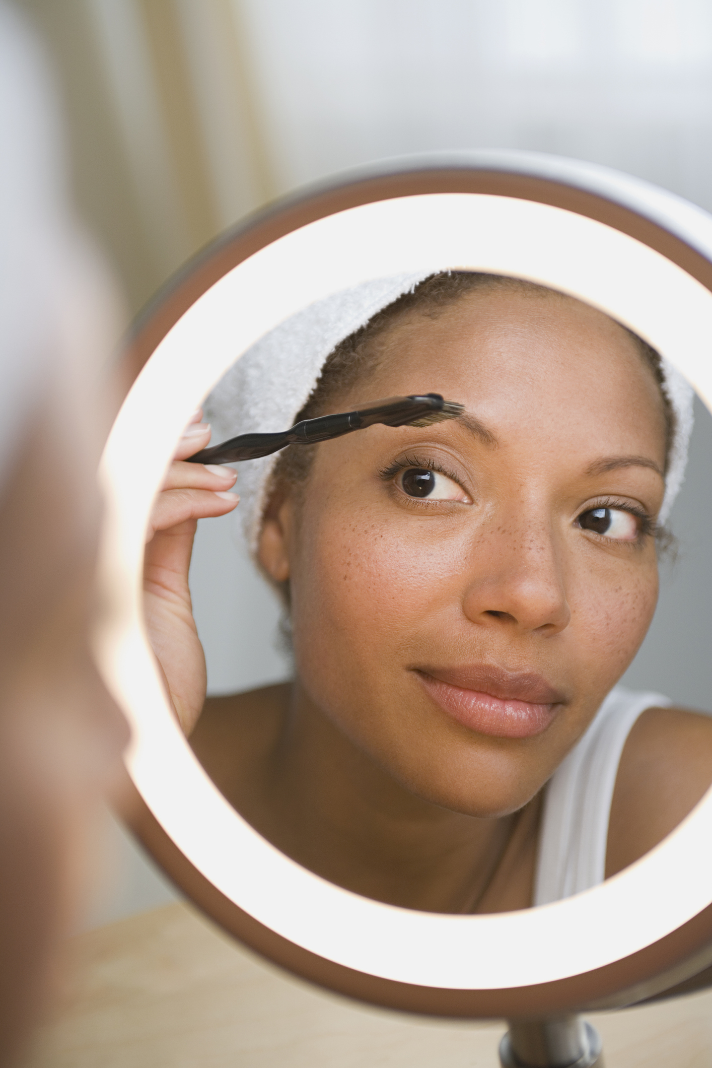 USA, California, Los Angeles, Woman brushing eyebrow