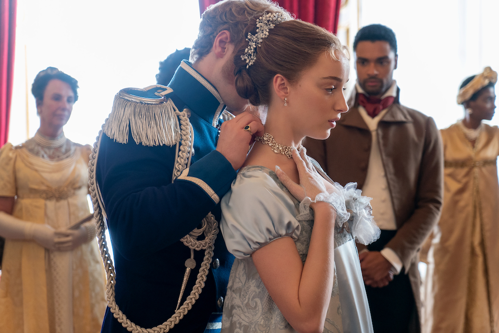 Bridgerton stills — Regé-Jean Page & Phoebe Dynevor