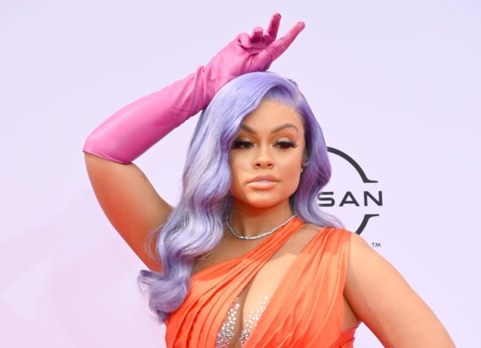 TikToker, story, text, dancers, wallet, money, club, Latto, rapper, Gorgeous Doll