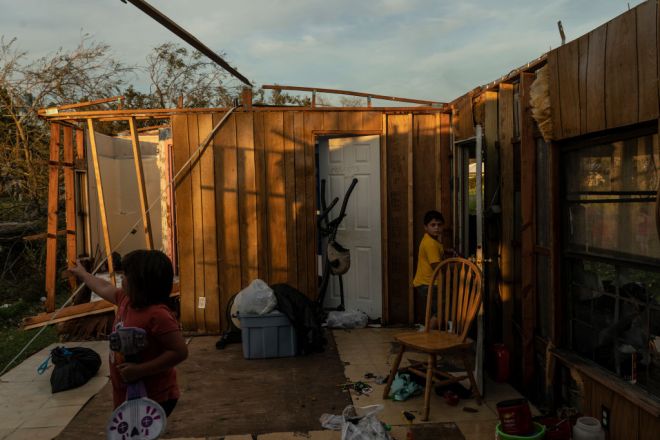 Houma, LA - August 30: Alexaee Aguilar, 6, right, and his siste