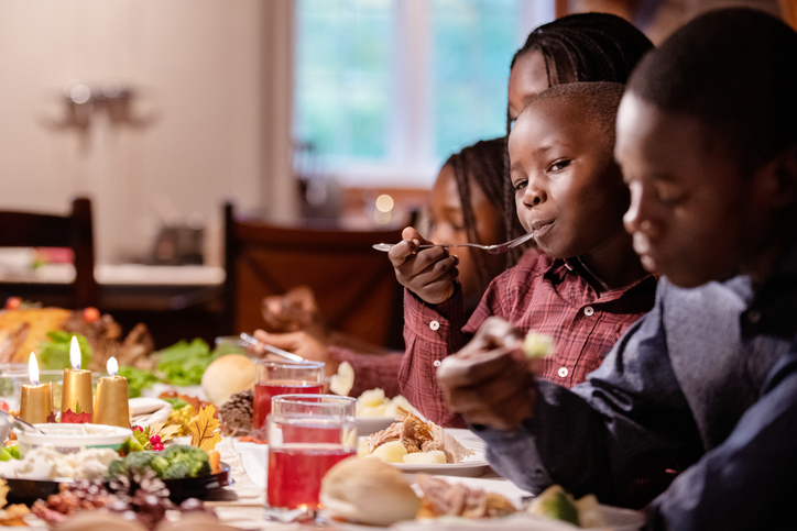 feeding families in need on Thanksgiving