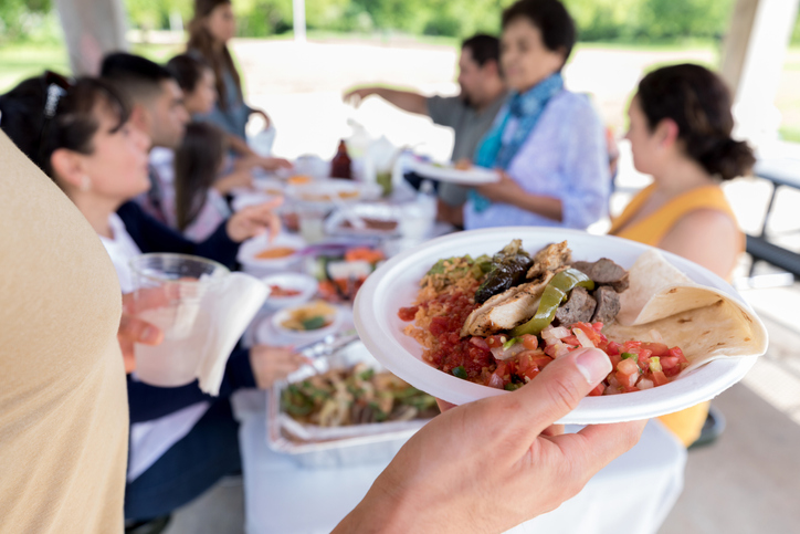 feeding families in need on Thanksgiving