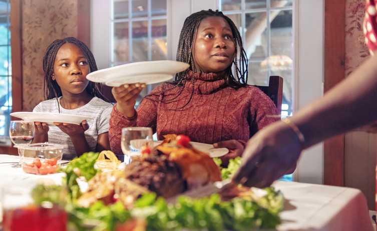 feeding families in need on Thanksgiving