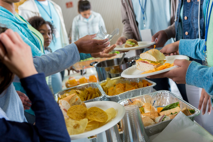 feeding families in need on Thanksgiving