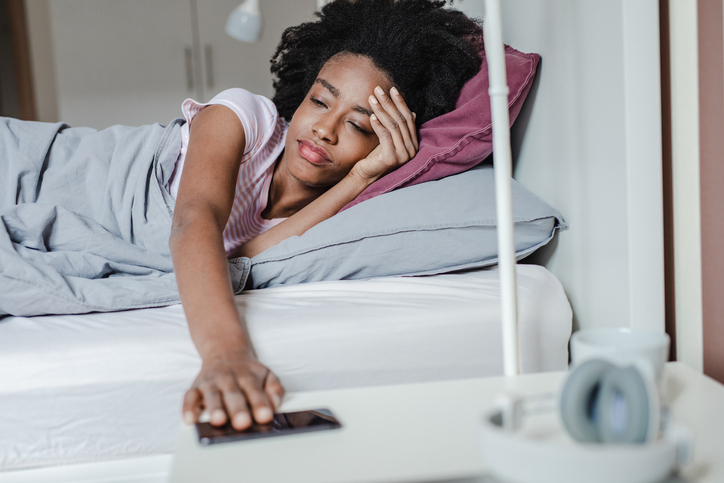 Waking up early for work during daylight saving time