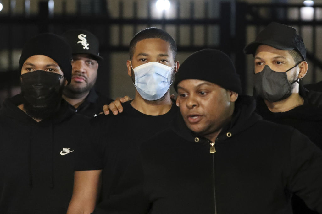 Jussie Smollett walks out of jail surrounded by bodyguards.