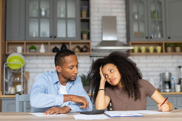 Couple having finacial problems