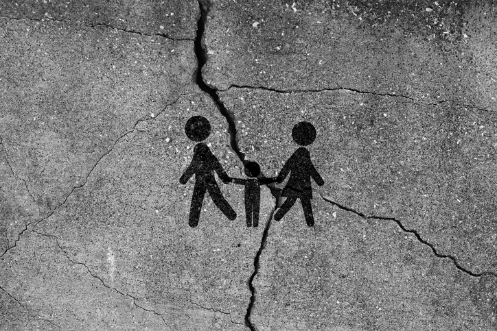 Because of his parents' divorce, child is stuck between their parents. result of intimate partner violence