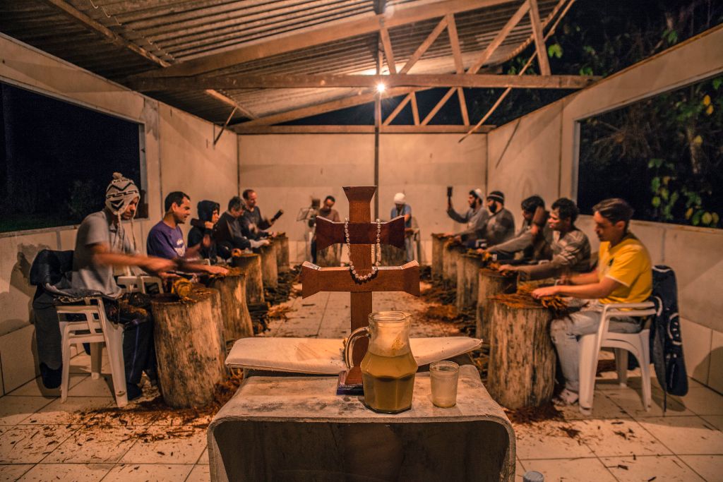 About two or three times a year tea is prepared, the Daime, a phase called feitio.
