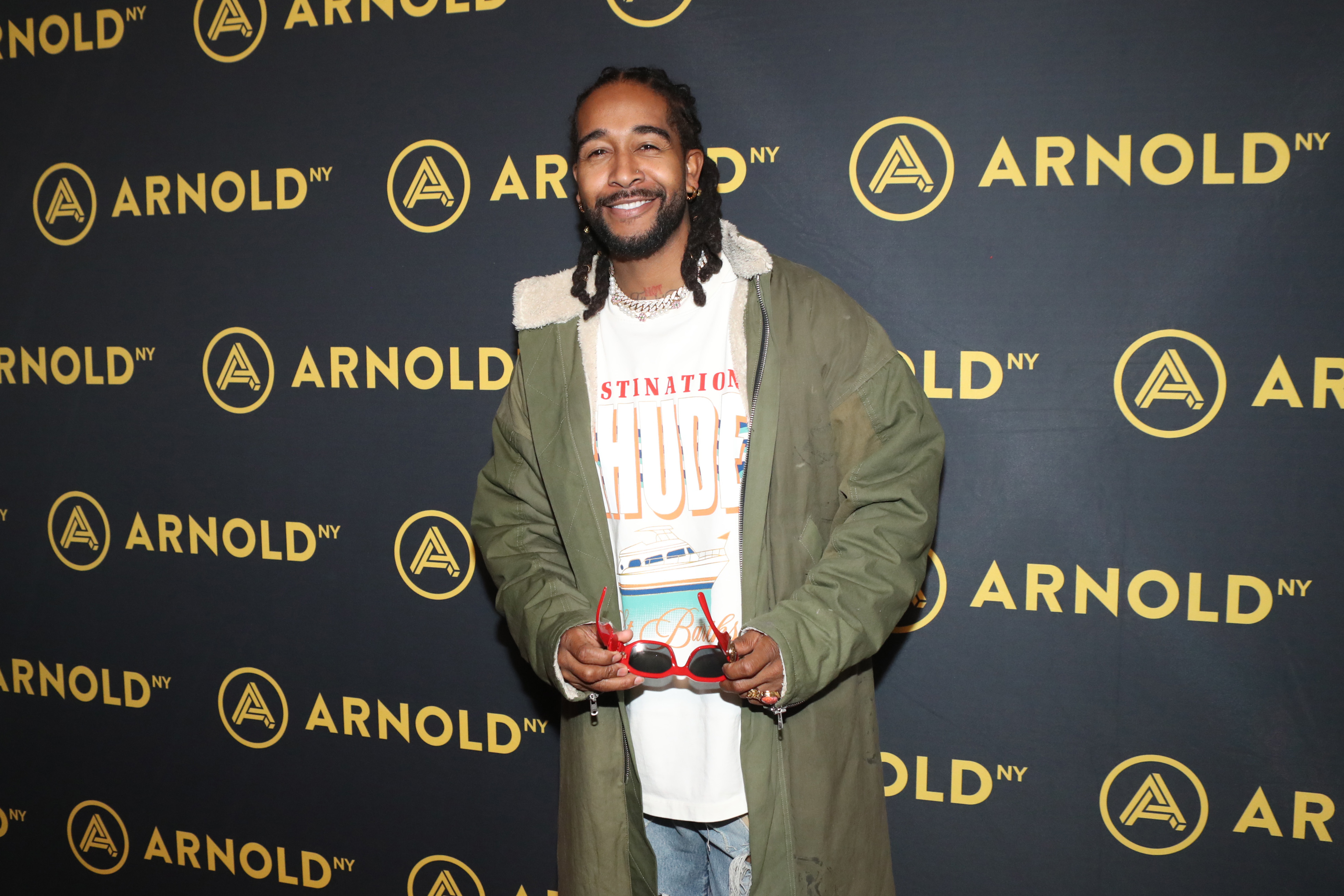 Omarion poses for photos