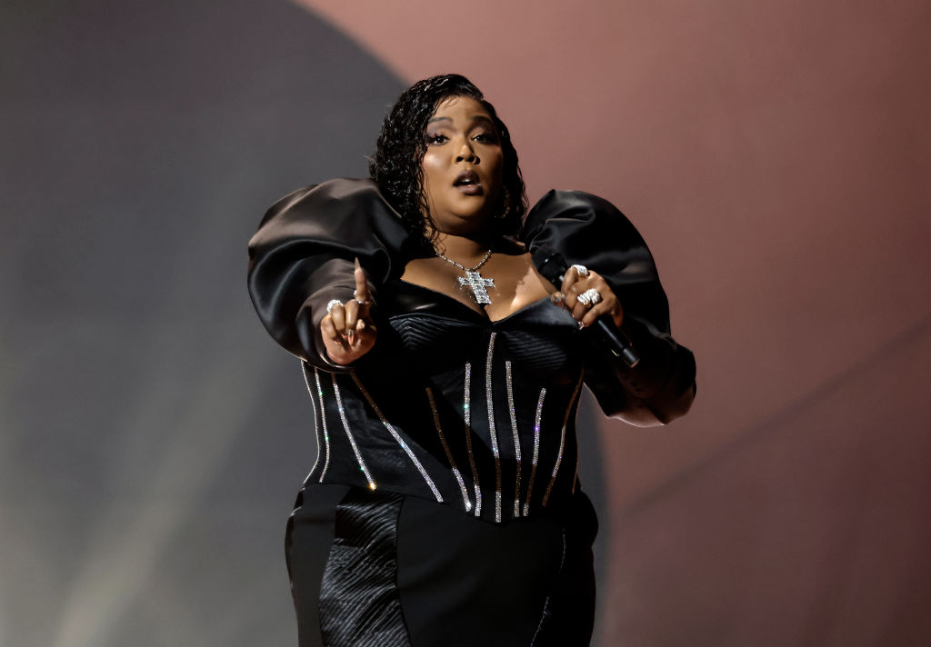 Lizzo lawsuit sue settlement Arianna Davis Crystal Willliams Noelle 