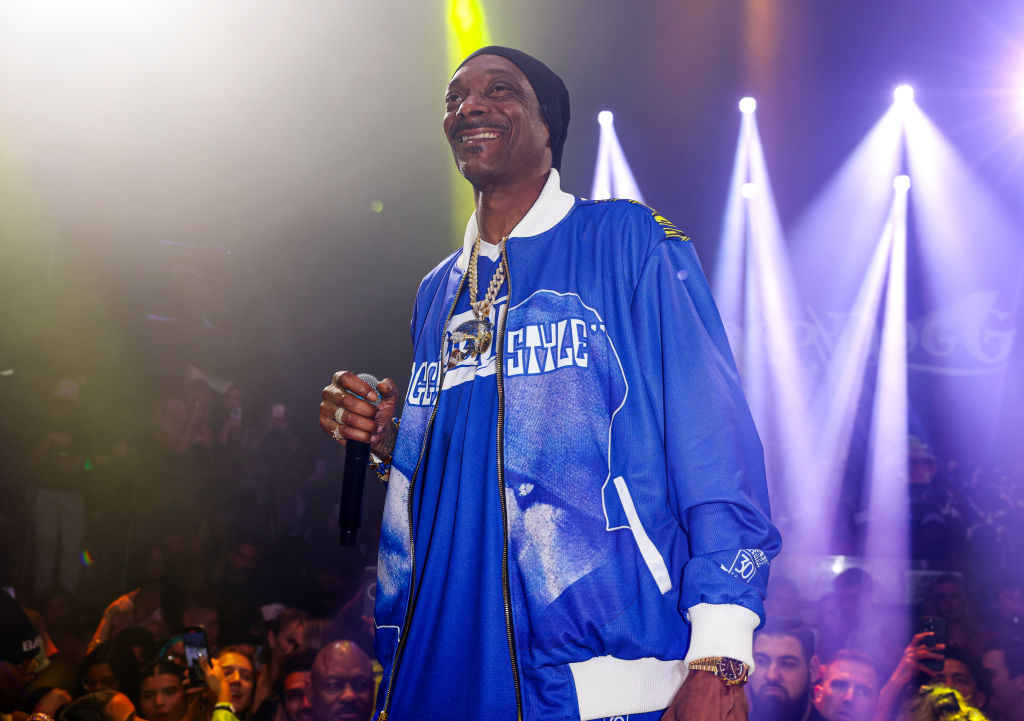 Snoop Dogg Shante Broadus wife OnlyFans Sketchers Doggyland 100 million