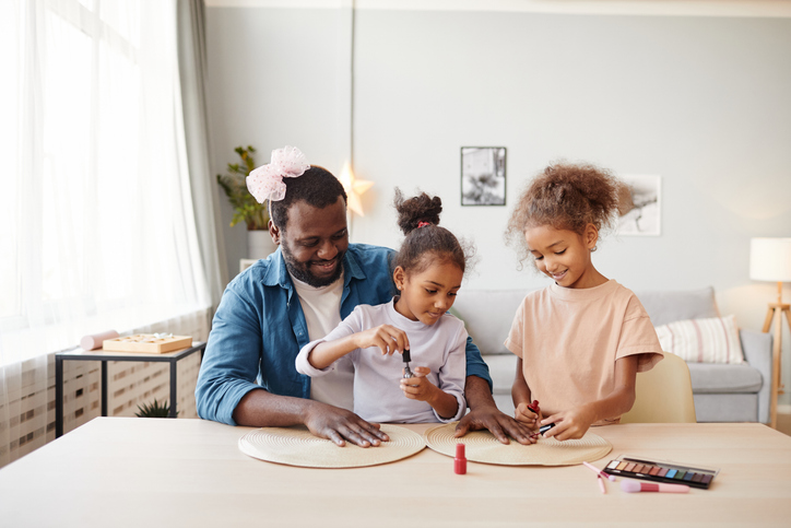 TikTok, Emeka Ihedigbo, Nika Diwa, Manicure, Zizi,