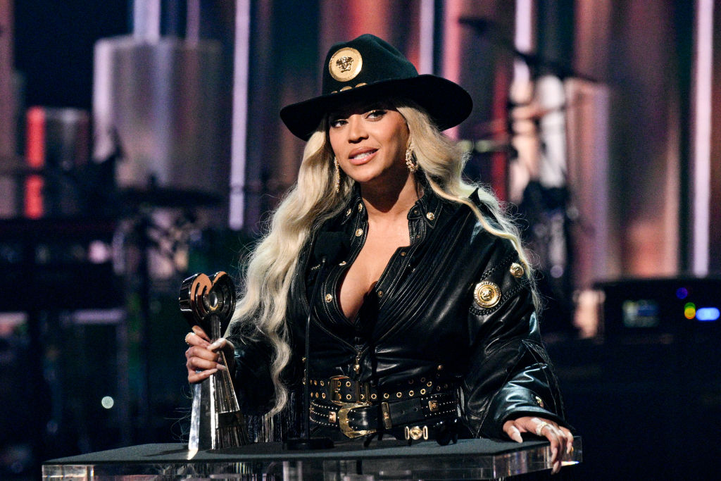 Country, #1, album, Cowboy Carter, history, femcees, hip-hop, Black Women's History Month, Flavor Flav, Beyoncé, Innovator Award, iHeartRadio Music Awards, award