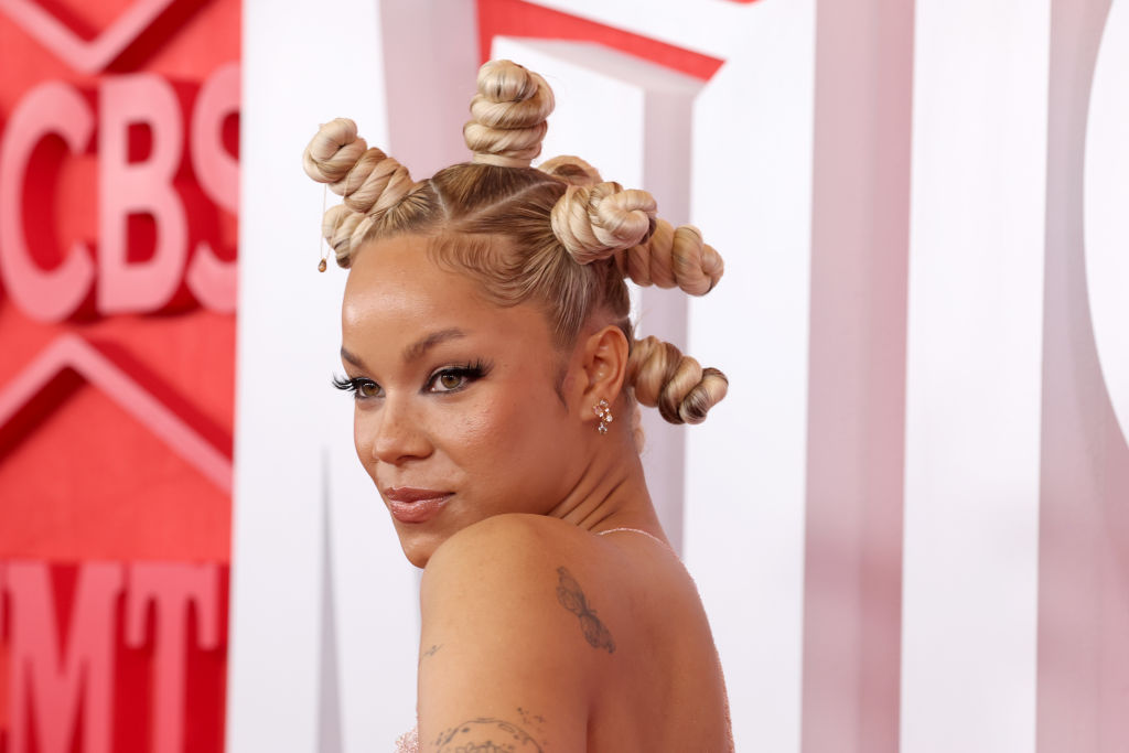 Tanner Adell, CMT country, music, Bantu knots, African, Togo, hair, Blonde