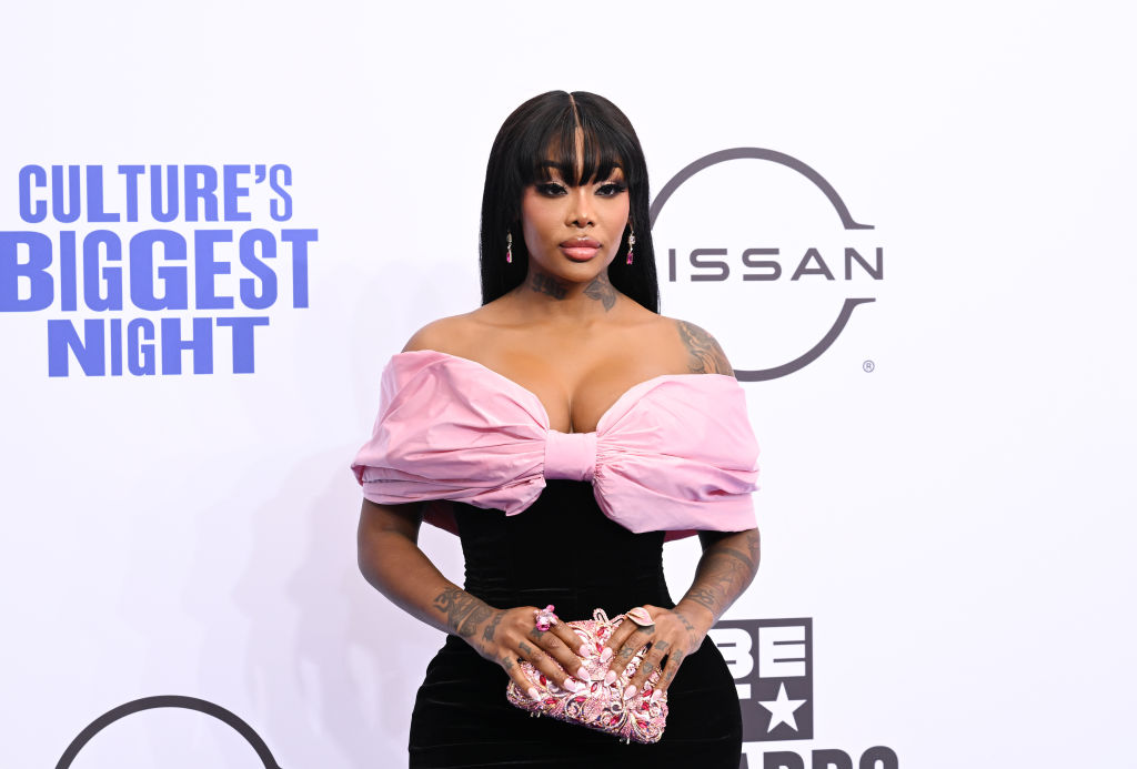 Summer Walker, massive giveaway, Atlanta, community, baby products