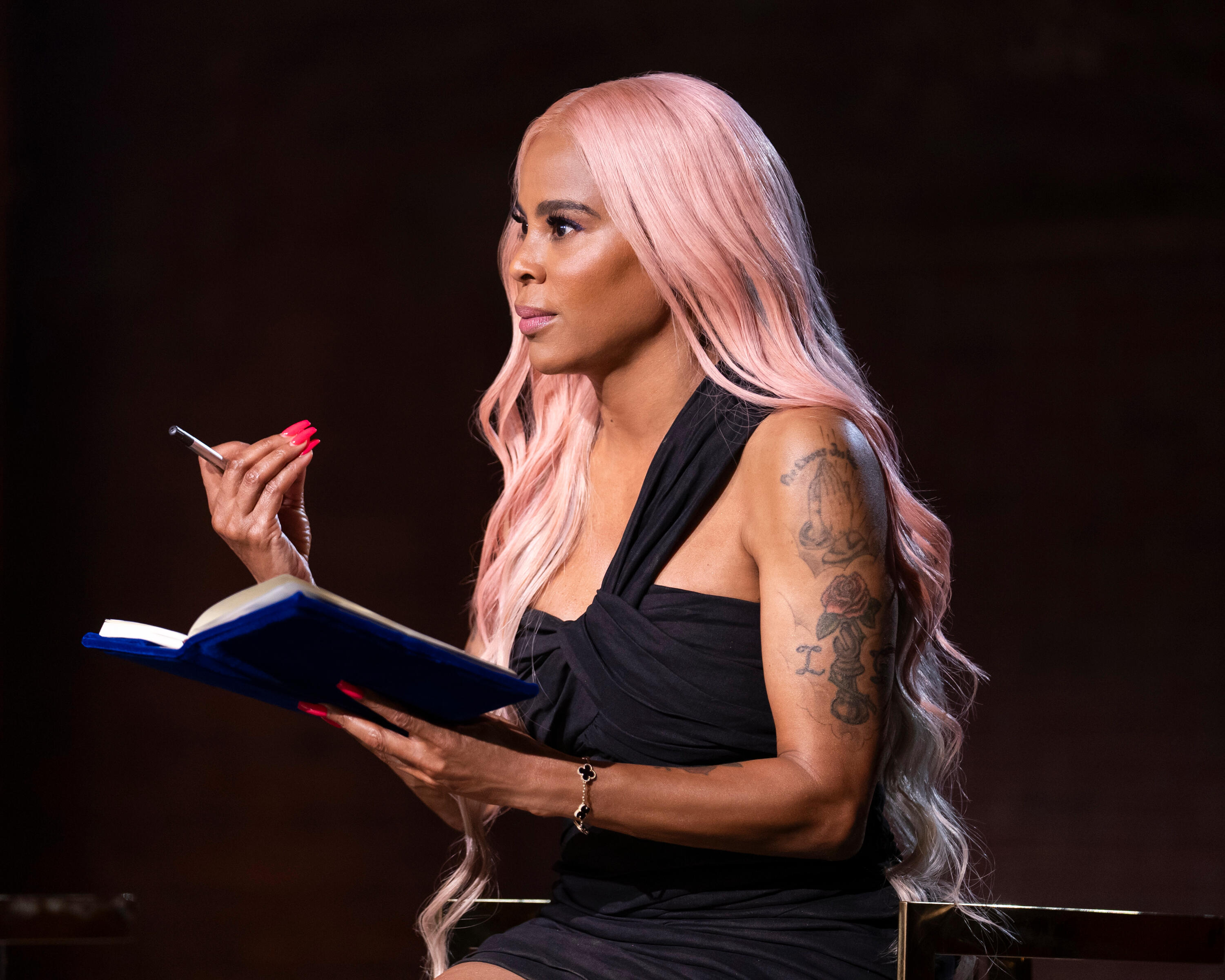 LaurieAnn Gibson on Hulu's "Dress My Tour"