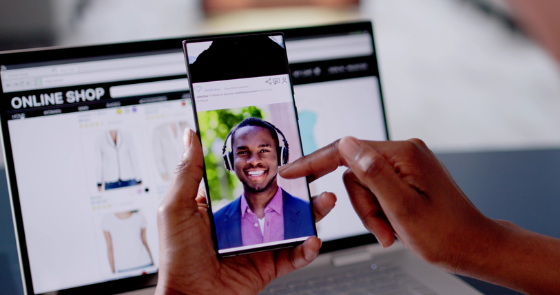 Swiping and Scrolling Content On Online Social Media Network