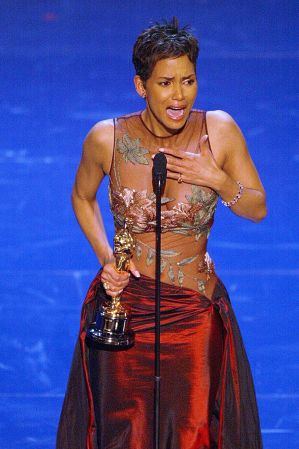 TOPSHOT-US-OSCARS-BEST ACTRESS-BERRY