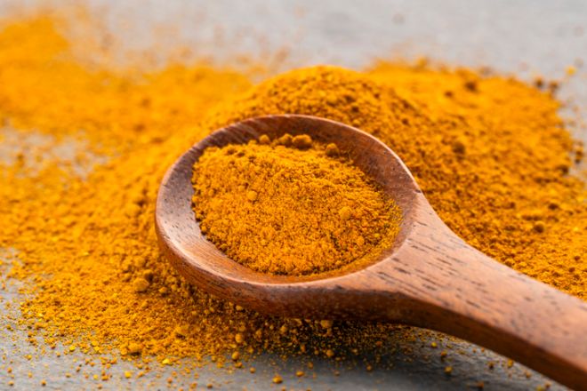 Turmeric is a very healthy species in the spoon - Curcuma longa