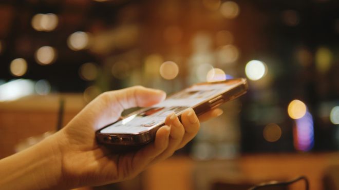 Mia Moglie, women, Facebook, italy, intimate