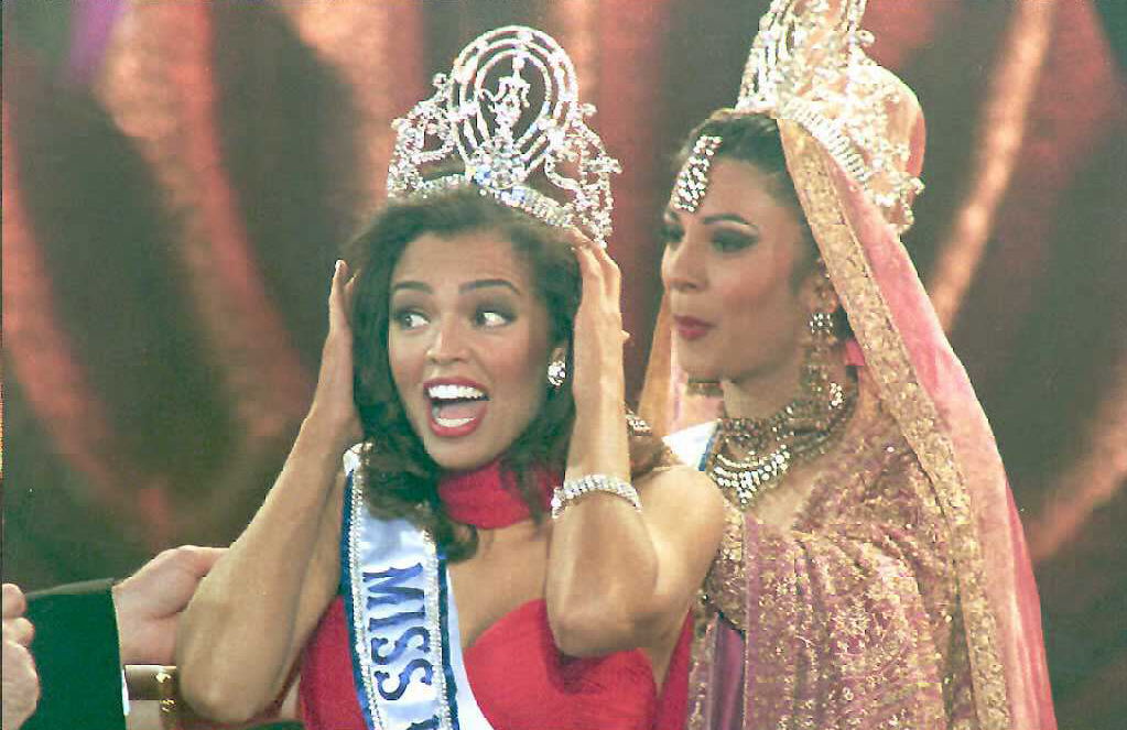 Miss USA, Chelsi Smith (L) is crowned by outgoing